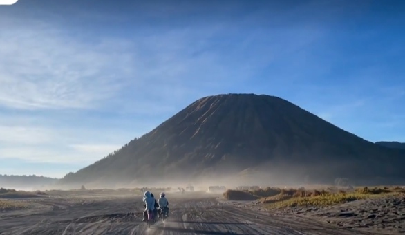 A Magical Journey Above the Clouds A Magical Journey Above the Clouds
